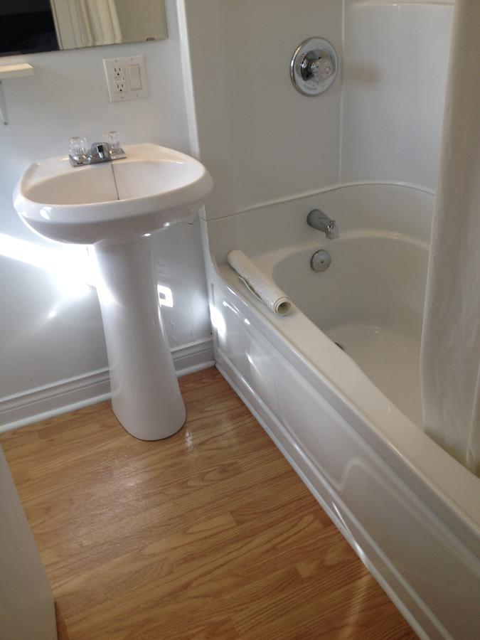 Webbers Lake Charlotte Motel Queen And Double Bed Екстер'єр фото