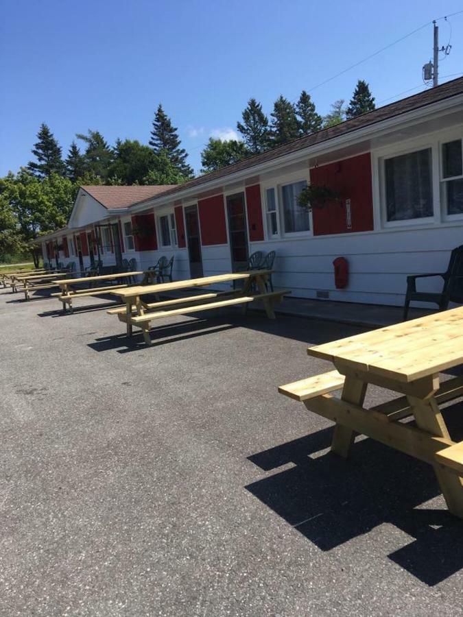 Webbers Lake Charlotte Motel Queen And Double Bed Екстер'єр фото