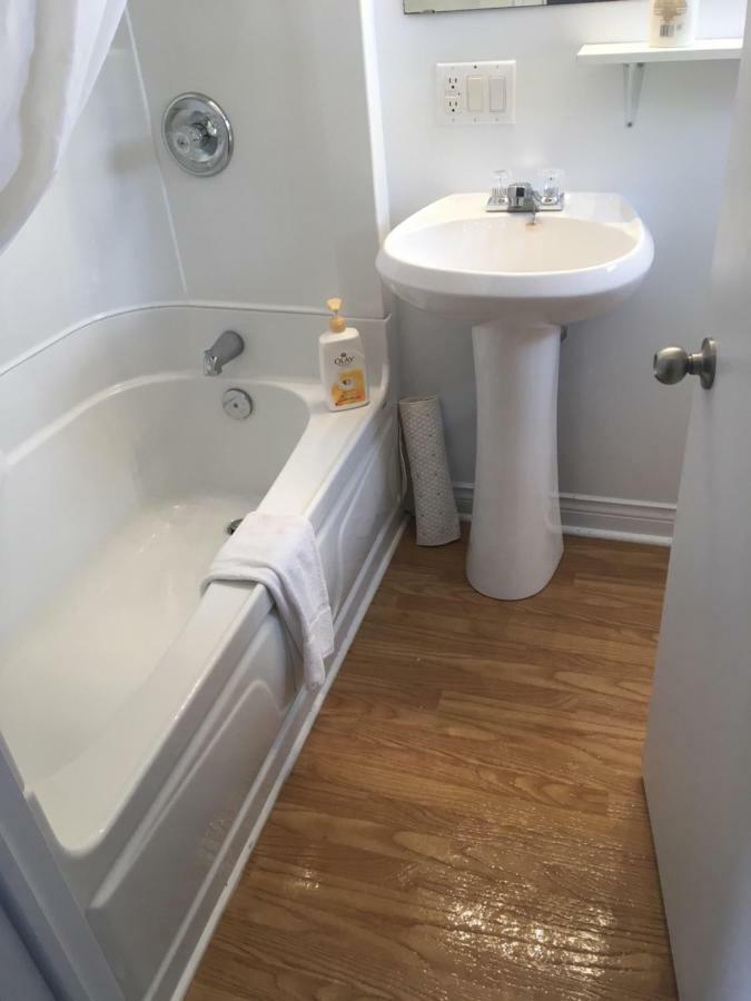 Webbers Lake Charlotte Motel Queen And Double Bed Екстер'єр фото