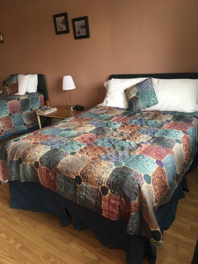 Webbers Lake Charlotte Motel Queen And Double Bed Екстер'єр фото